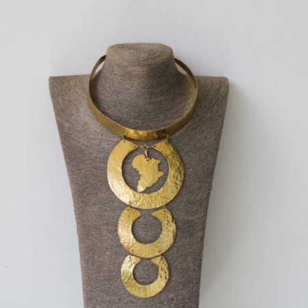 This MANDA African choker necklace is to be worn in any occasion.
