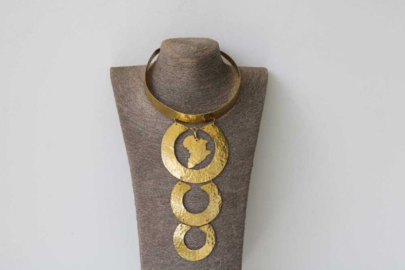 This MANDA African choker necklace is to be worn in any occasion.