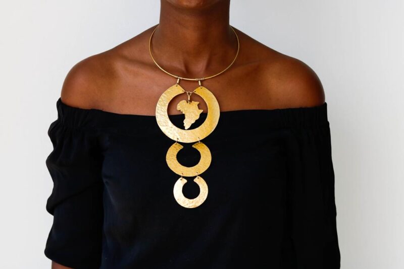 ABIANO African brass necklace to be worn in any occasion.